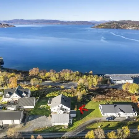 House With Panoramic Sea View, Nearby Senja Sorstraumen