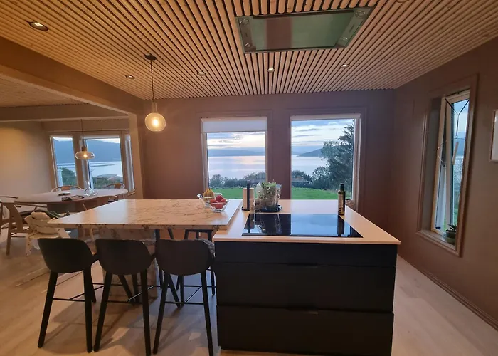 House With Panoramic Sea View, Nearby Senja * Sorstraumen